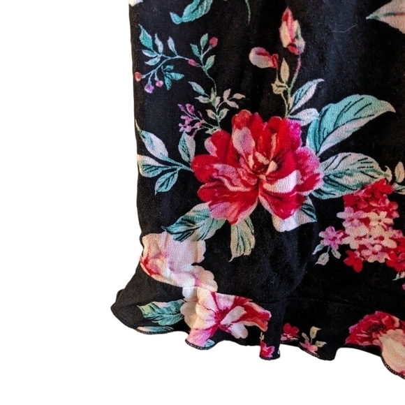 Torrid size 0 Floral shorts. Shorts are fully lined. Boho style - Picture 6 of 7